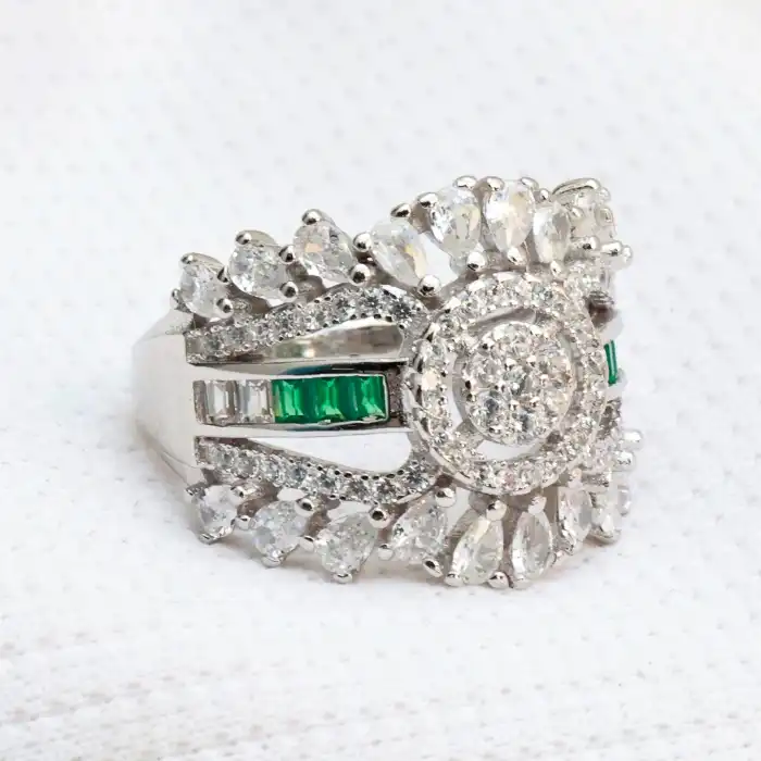 Gyary Emerald Royale Bloom Ring