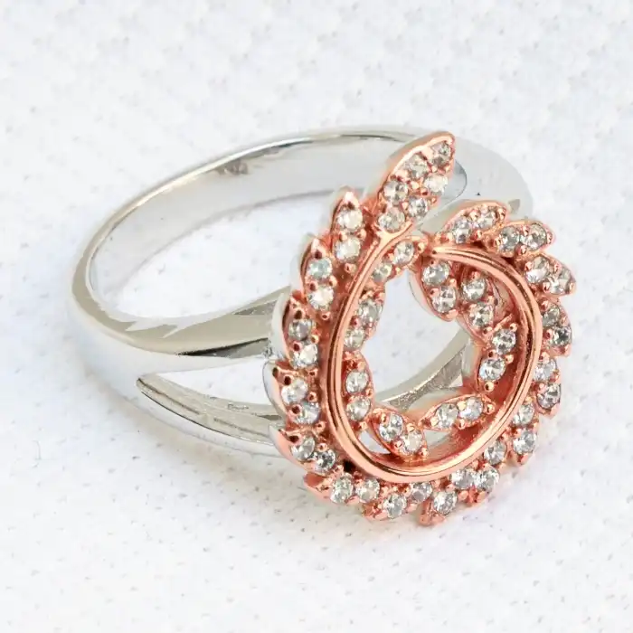 Gyary Rose Gold Laurel Halo Ring