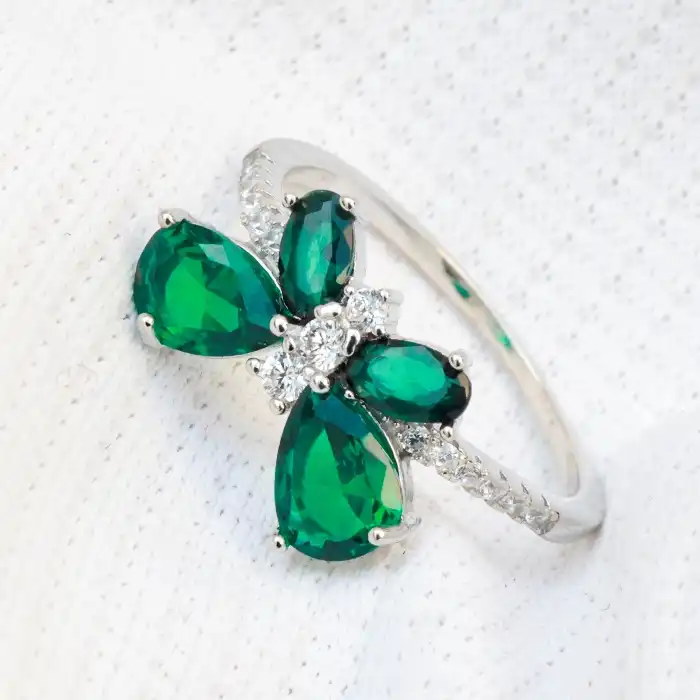 Gyary Emerald Bloom Ring