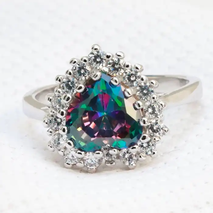 Gyary Mystic Prism Heart Ring
