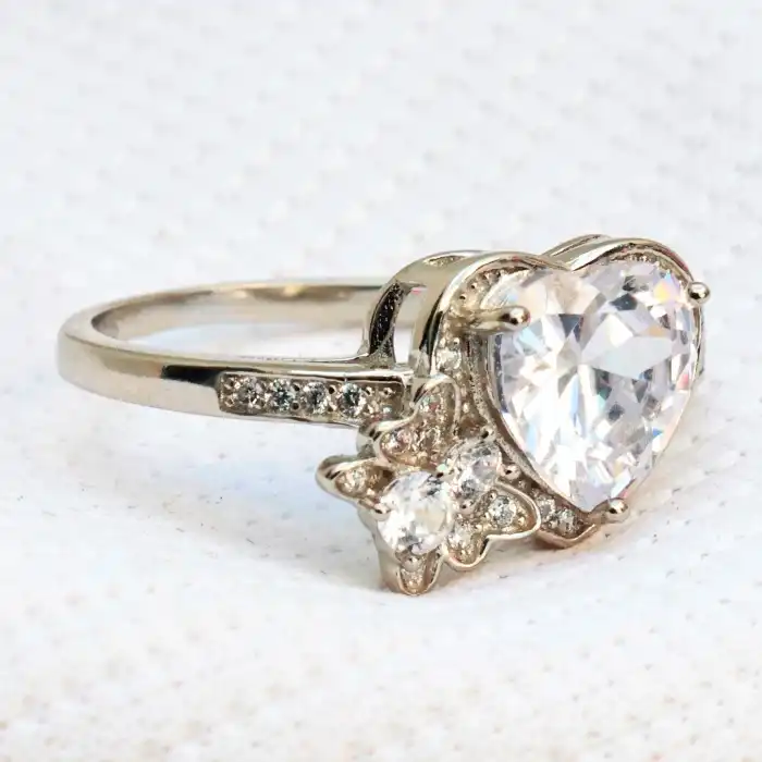 Gyary Crystal Heart Bloom Ring