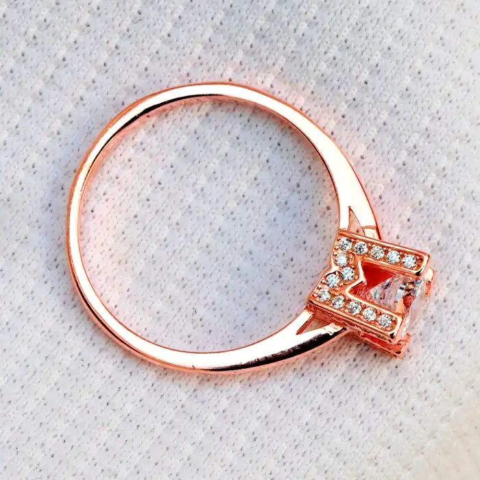 Gyary Rose Radiance Bar Ring