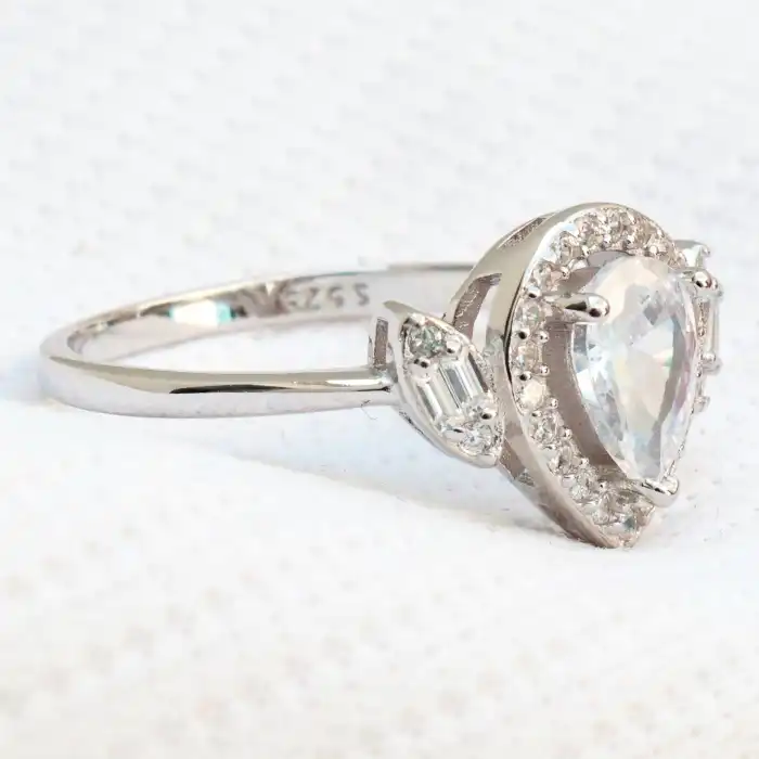 Gyary Teardrop Halo Elegance Ring