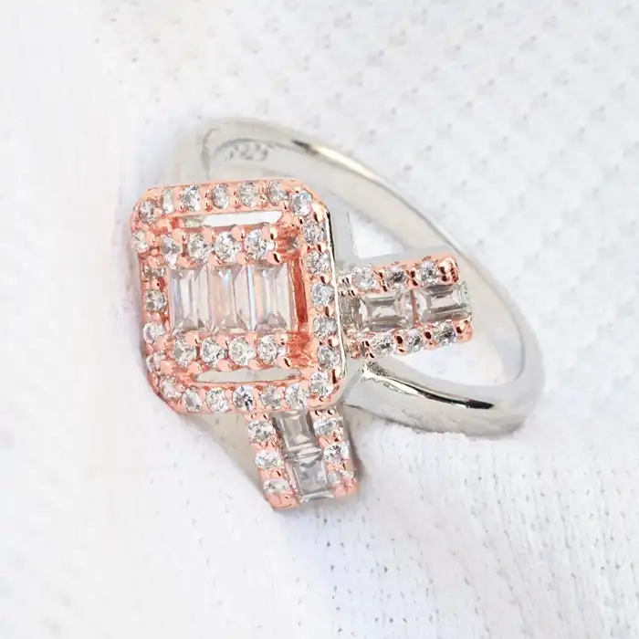 Gyary Rose Radiance Square Halo Ring
