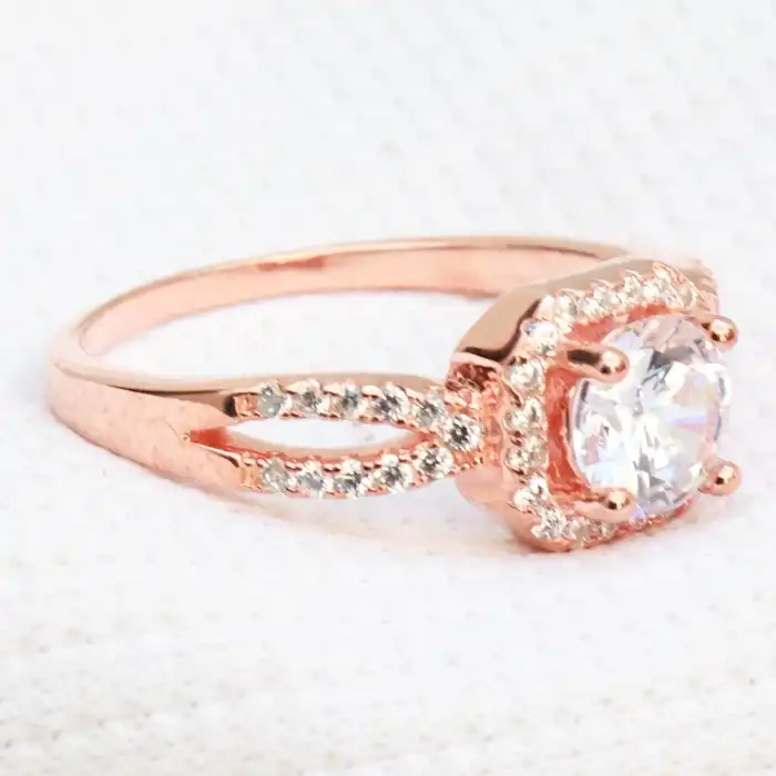 Gyary Rose Gold Round Halo Ring