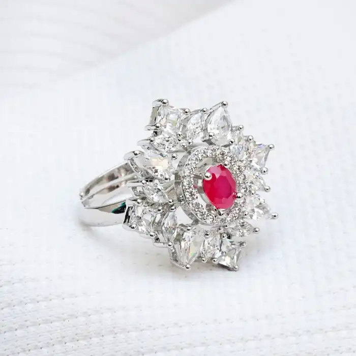 Gyary Scarlet Crown Ring