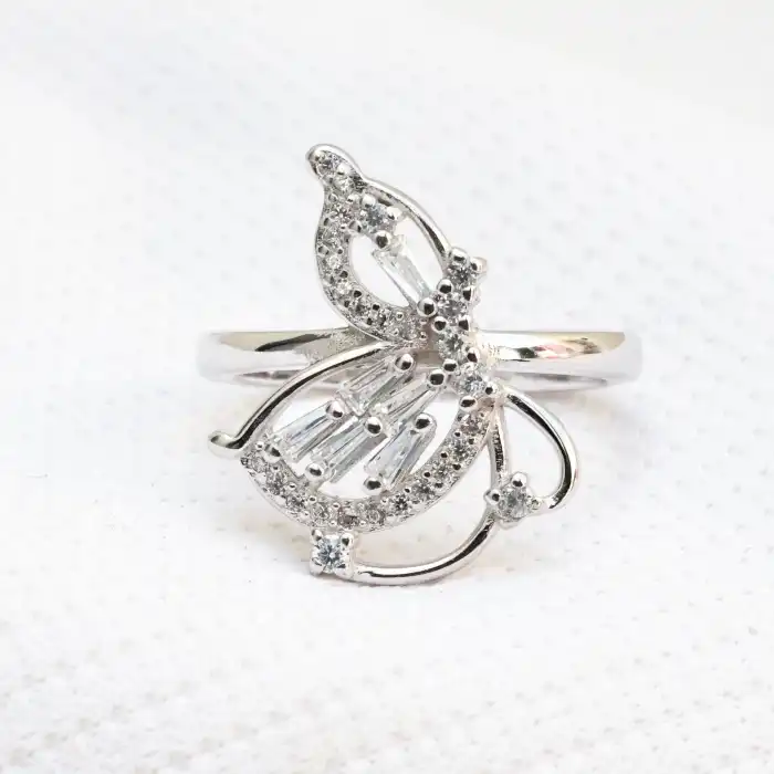 Gyary Crystal Flutter Ring