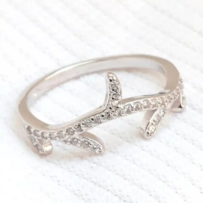 Gyary Crystal Vine Ring