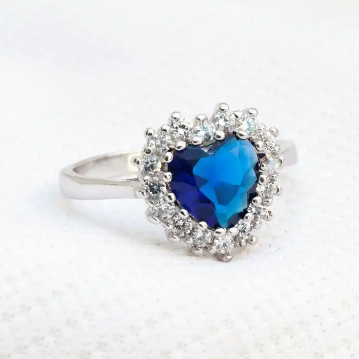 Gyary Sapphire Heart Halo Ring