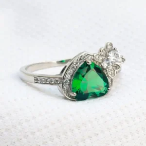 Gyary Emerald Heart Bloom Ring