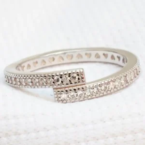 Gyary Heartline Pavé Ring