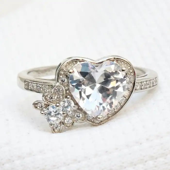 Gyary Crystal Heart Bloom Ring