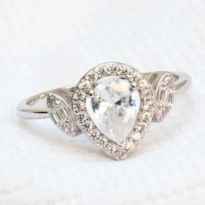 Gyary Teardrop Halo Elegance Ring