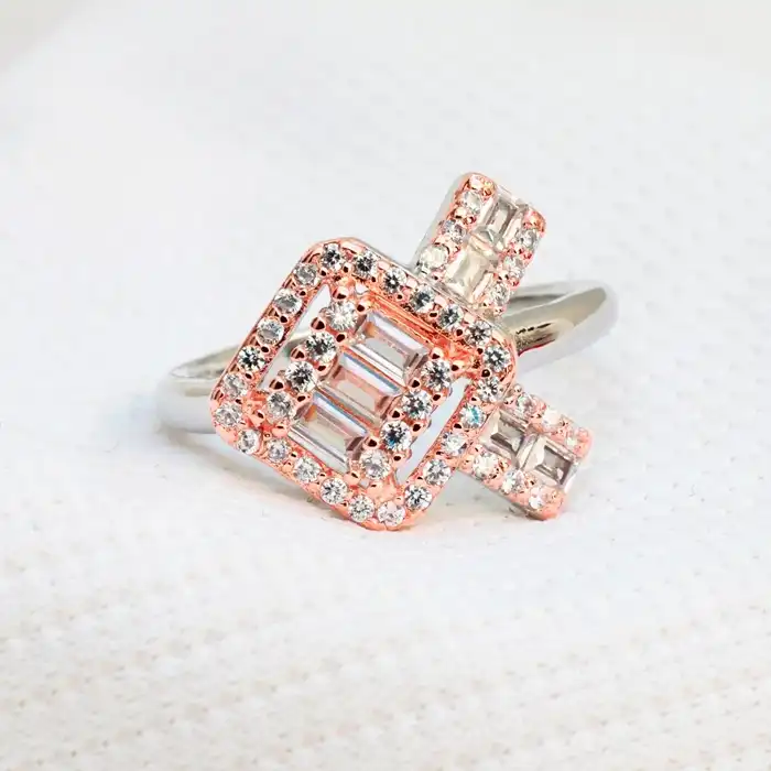 Gyary Rose Radiance Square Halo Ring