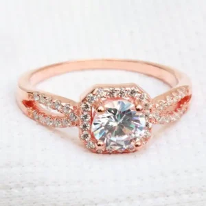 Gyary Rose Gold Round Halo Ring