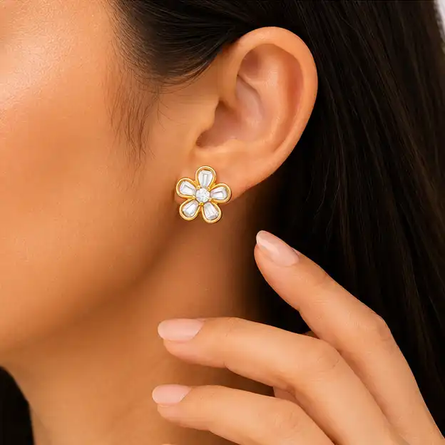 Gyary Daisy Bloom Stud Earrings