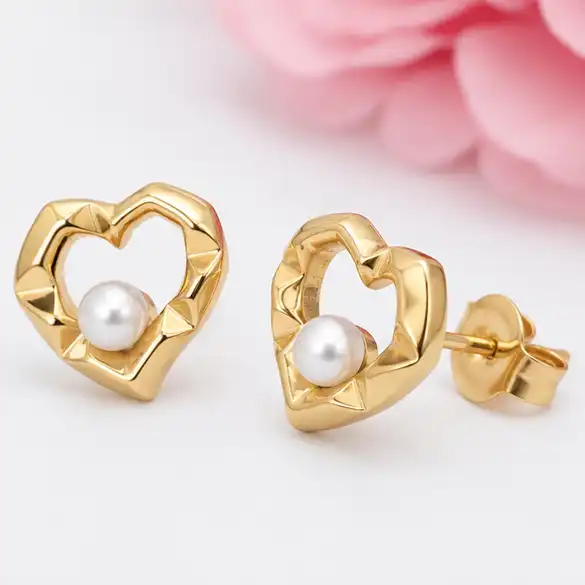 Gyary Pearl Heart Stud Earrings