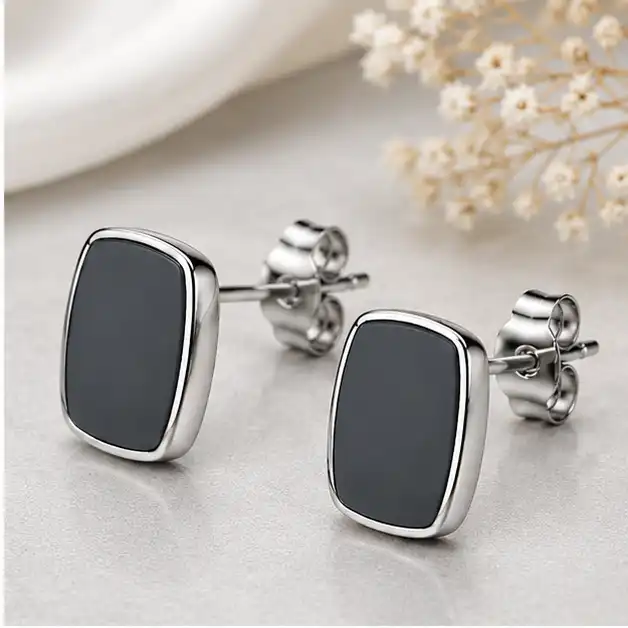 Gyary Midnight Elegance Stud Earrings