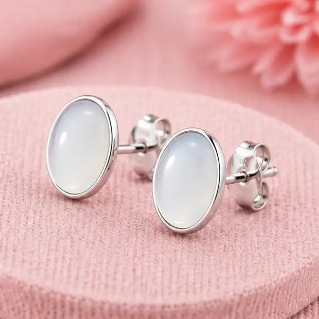 Gyary Pearl Mist Oval Stud Earrings
